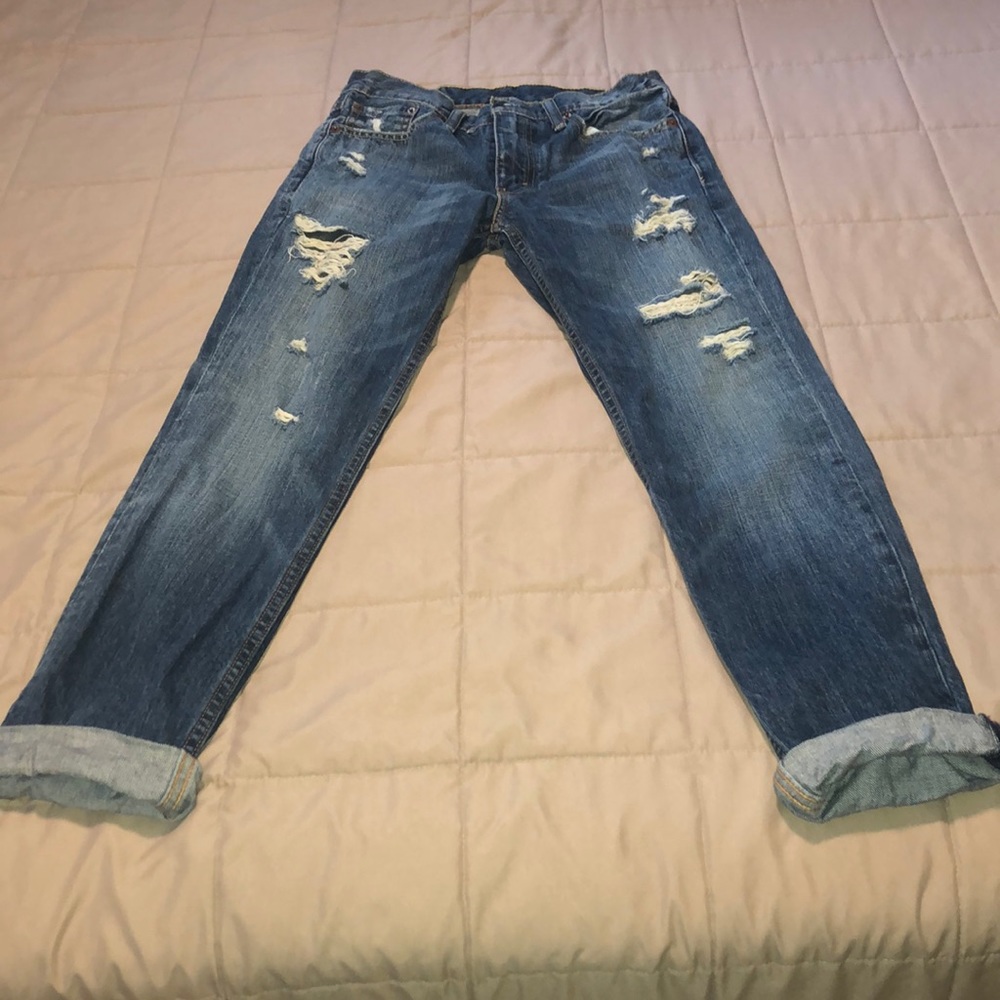 LEVI STRAUSS & CO RIPPED JEANS